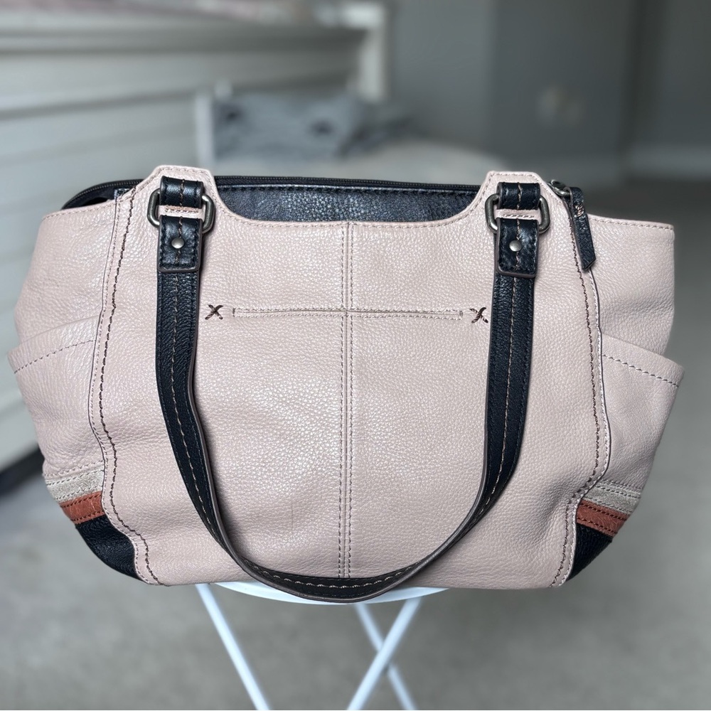 The Sak Kendra Pebbled Leather Hobo Shoulder Bag in Light Beige with Black Trim - Picture 2 of 13